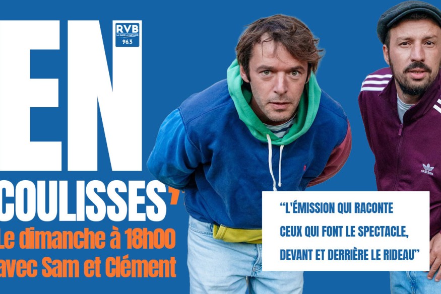 En coulisse